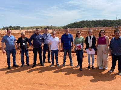 Equipes visitam espaço que está sendo construído novo Ambulatório Médico 